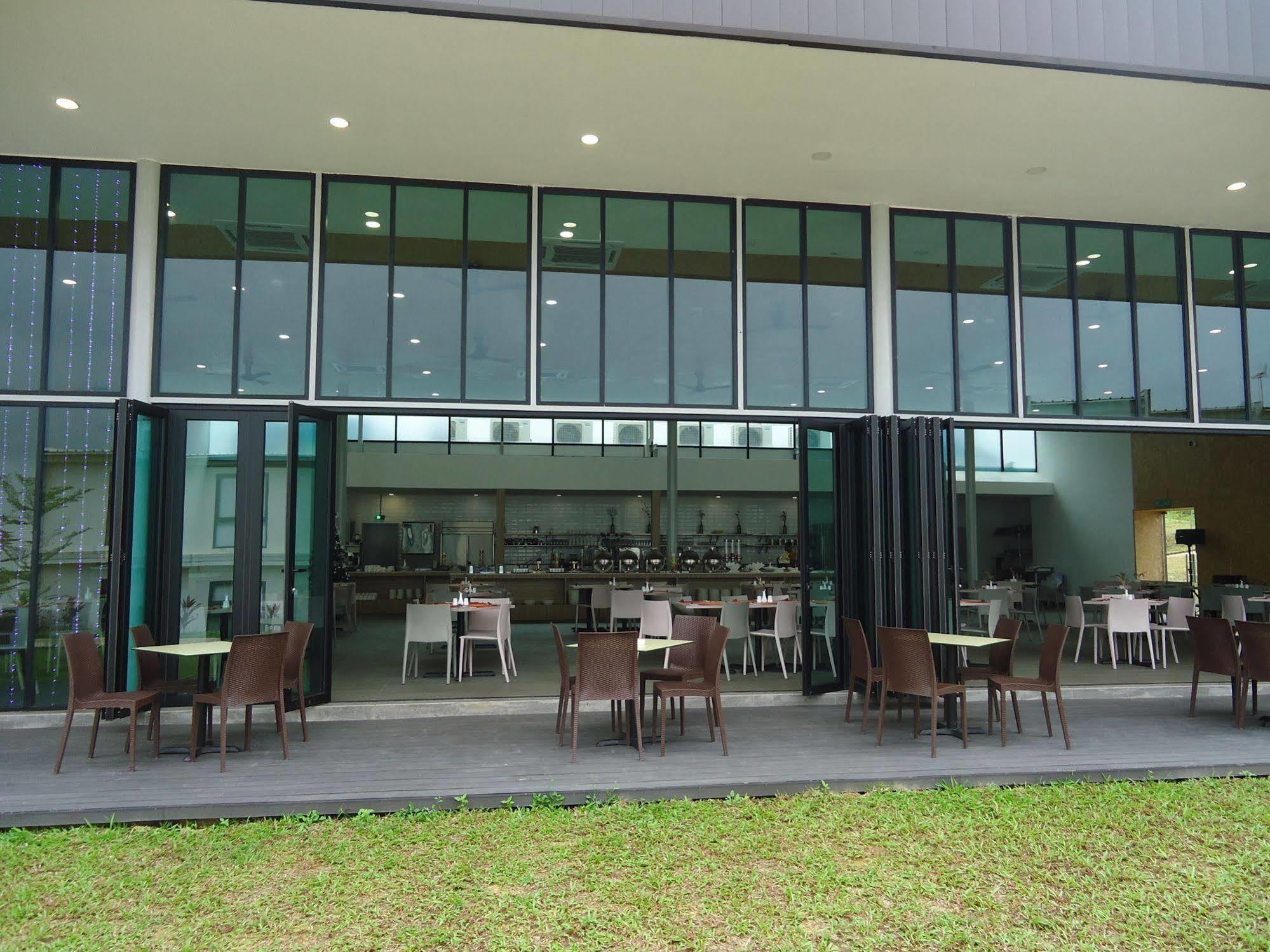 Lakeview Terrace Resort Pengerang Exterior photo